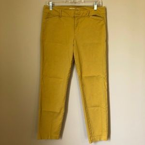 EUC Women's Golden Yellow Ankle Pants Size 8